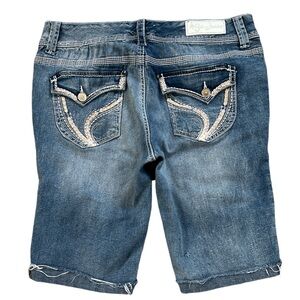 Ariya Jeans Women's Distressed Cuffed Bermuda Jean Shorts‎ Size 13/14